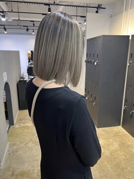 メリー オオサカ(Merly Osaka) 派手すぎない！まろやかなバレイヤージュ_smoke ash_