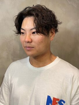 ディスイズバーバーサード(THIS IS BARBER 3rd) センターパート ダウンパーマ 前下がり ショートマッシュ