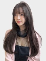 透明感　アッシュベージュ　顔周りカット　外ハネロング　艶感