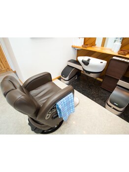 【頭皮クレンジング】で、髪の土台からケア！髪の状態を見極め、頭皮・毛穴の汚れをしっかりケアします。