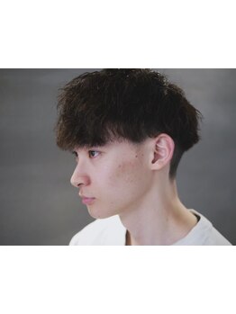 【見え方へのこだわりが人気の秘訣】1mm単位の施術で、360度どこから見てもカッコイイを実現〈メンズ専門〉