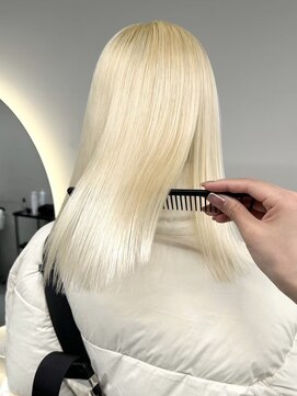 ソル バロール 表参道(SOL .valor) ハイトーンカラー顔周りレイヤーブロンドペールピンクシルバー