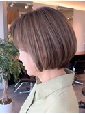 表参道大人ショートボブ白髪ぼかしハイライト顔周りレイヤー40代