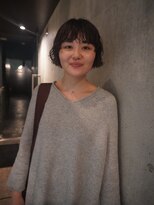 カシ 中目黒(CASI)&nbsp;強めのカールでたのしむミニボブパーマ