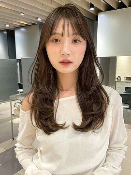 クィーンズガーデンバイケーツーギンザ(QUEEN’S GARDEN by K two GINZA) 顔まわりカット/レイヤーカット/ミルクティーベージュ