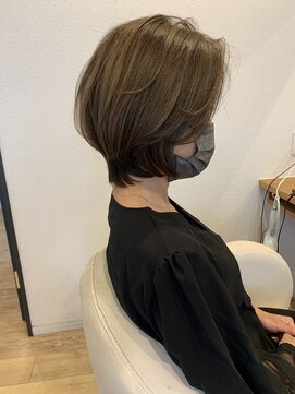 クマ(kuma.) 伸ばしかけショートボブ