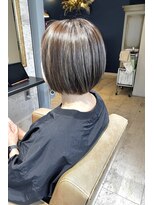 ルスキニア(Luscinia)&nbsp;＜Lusciniaみなみ＞切りっぱなしショートボブ×ハイライトカラー