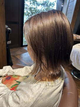 レパーン(Lepa) ミルクティーカラー　切りっぱなし外ハネボブ