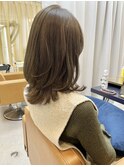 オリーブベージュ×ふんわりくびれミディ