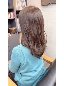 オト(oto) 柔らかウェーブで女性らしさ際立つ　大人ナチュラルロング