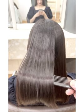 ブラック ビューティースペース 髪質改善ツヤサラロングヘア