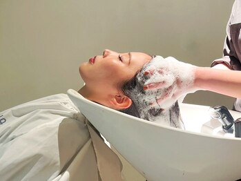 アルジャーノン グリーン(ALGERNON GREEN)の写真/頭皮ケアは美しい髪の第一歩！日頃の疲れを癒しながら、特別なケアを体験してください◎