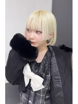 ユニークノベル 中央林間(unique novel) ホワイトブロンド　ミニボブ　顔周りレイヤー　ブリーチ