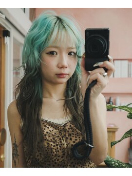 シラフ(SHIRAF) ペールグリーン/ウルフ/レイヤー/ケアブリーチ/ハッシュカット