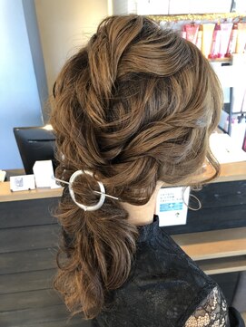 ヘアーサロンギフト(HairSalon Gift) ゆるくしゃアレンジ