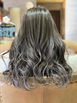 美容室 イルフェドゥ(Il fait doux) ロングシルバーハイライト