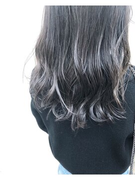 モルニ(MORNI) グレーカラー_マロンベージュ Aラインボブ かきあげ