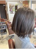オリーブベージュ