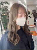 オリーブベージュ