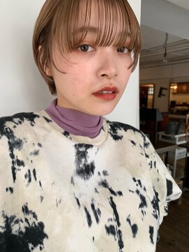 フランチェスカ(Francesca) ハイトーンベージュ×マッシュショート×ステップボーンカット