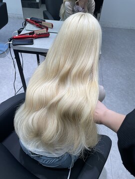 ペレ 渋谷(PELE) イメチェン/ホワイトブロンド/外ハネボブ/ワイドバング/渋谷