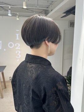 ラック 表参道(LUCK) アイスブルー/ハンサムショート/刈り上げ/水色カラー/表参道