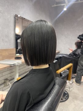 モク(mok) パツっと切りっぱなしストンボブ