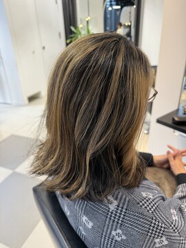 イワイナゴヤ(i i -IWAI NAGOYA-) 白髪ぼかしハイライト