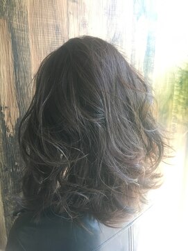 ビレッジエフ(villagef) セミロング抜け感スタイル