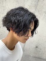 フィフス(fifth) センターパート波巻きスパイラルパーマツーブロック刈り上げ