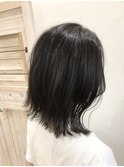 やわらかい質感の外ハネ ミディアムスタイル