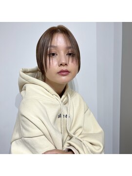 ジジ 代々木(Gigi) 【Gigi】外ハネボブ セクションカラー ペールベージュ