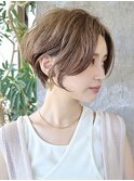 センター分け前下がりショート／前髪あり／表参道／30代40代50代