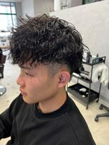 リット×ベリエ(Lit.×belier)&nbsp;ツイストスパイラルパーマ波巻きスパイラル刈り上げマッシュ