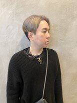 ワッツユアヘアストーリー(What’s your hair story)&nbsp;メンズカット/センターパート/ホワイトベージュ/ブリーチあり