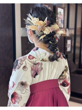 イグルー(igloo) 卒業式ヘアアレンジ　ミドルヘアの編み下ろし