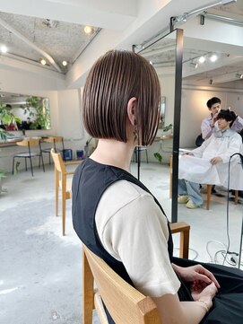 フェイヴィーズ(FavyS) ブリーチなしダブルカラー柔らかブラウンミニボブ