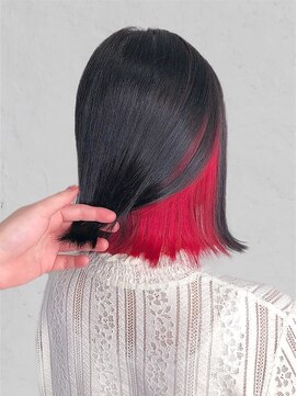 ディーバ 渋谷(D.I.E.V.A) 20代30代40代50代外ハネショートボブ艶髪レッドインナーカラー