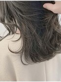 くすみベージュ×レイヤーカット