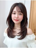 ・20代に人気!顔周りの後れ毛がかわいいシャギーレイヤーロング