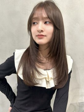 レイヤーカット　顔まわりカットくすみベージュ　まろやかカラー