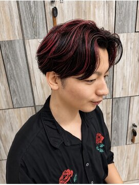 アースオーセンティック 徳島北島店(EARTH Authentic) レッドハイライト×センターパート メンズデザインカラー