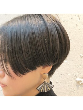コカゲ(kokage) 黒髪クラシック丸みショート