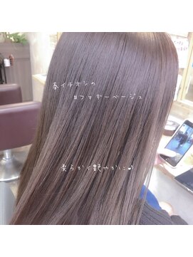 フィン(FiN by allure) 浦前ツバサ/フォギーベージュ透明感ツヤサラ