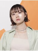 デザインカラーの入った切りっぱなしボブ