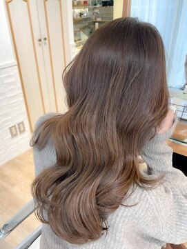 ネオリーブ チロル 横浜西口店(Neolive CiroL.) 韓国風レイヤーカット ハニーラテカラー
