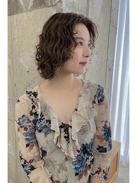 エイミー(amy.) ハッシュカット/パーマ/外ハネボブ/ワイドバング/オン眉