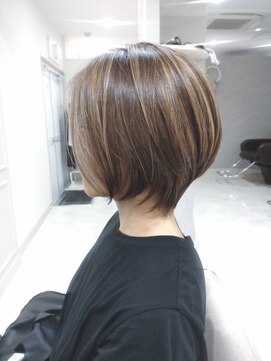 ハイストリートヘア(High street Hair) ウルフスタイル×ハイライト＋アッシュブロンドです。