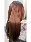 「素髪みたいに自然にまとまるシルクストレート