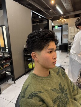 アイズ 海老名(AIZU) ラルフカール 海老名パーマ フェードカット メンズ 眉毛